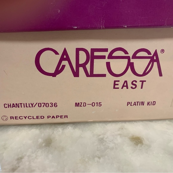 Caressa East Gold Leather Pumps Size 11M - Picture 8 of 8